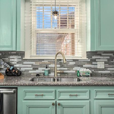 Beachy Bungalow! 2Bd, King Bed Galveston Bagian luar foto