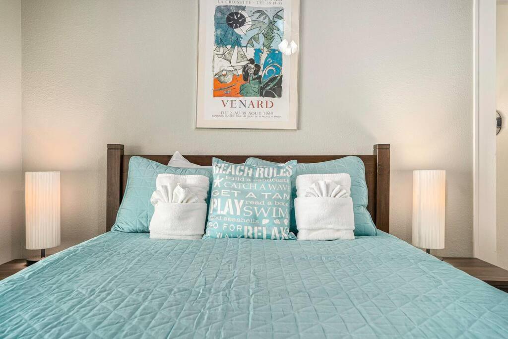 Beachy Bungalow! 2Bd, King Bed Galveston Bagian luar foto