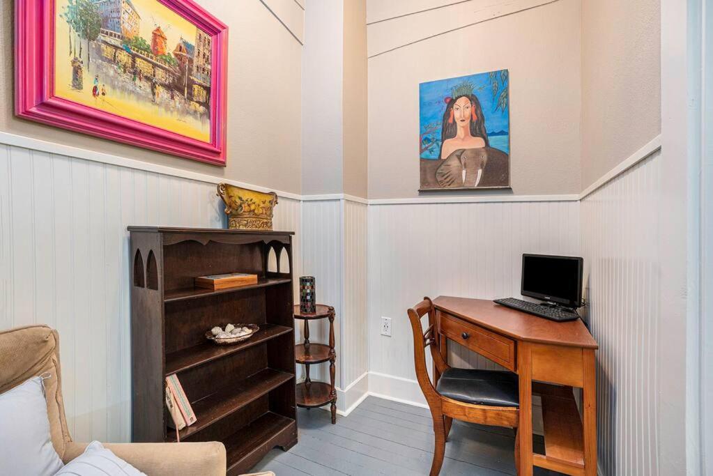 Beachy Bungalow! 2Bd, King Bed Galveston Bagian luar foto