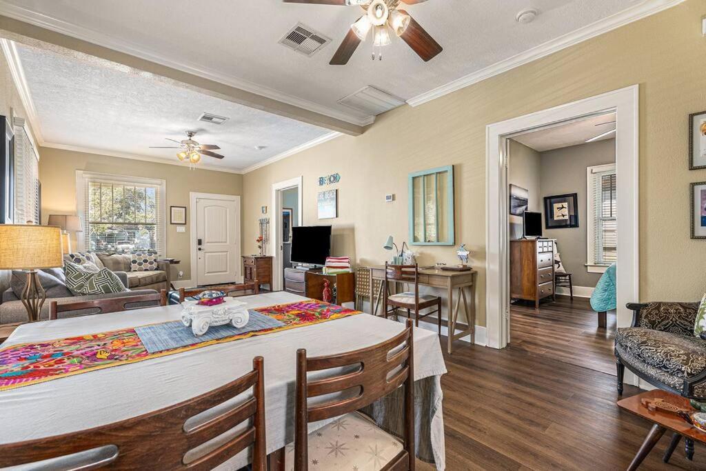 Beachy Bungalow! 2Bd, King Bed Galveston Bagian luar foto