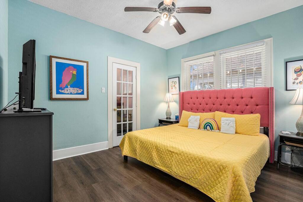 Beachy Bungalow! 2Bd, King Bed Galveston Bagian luar foto