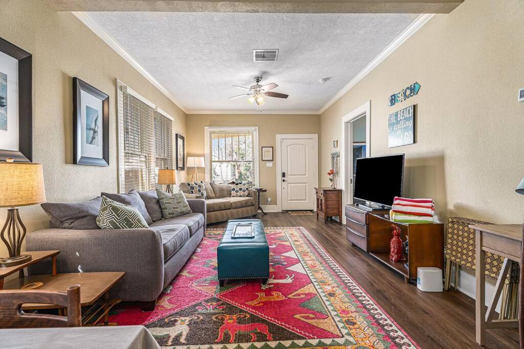 Beachy Bungalow! 2Bd, King Bed Galveston Bagian luar foto