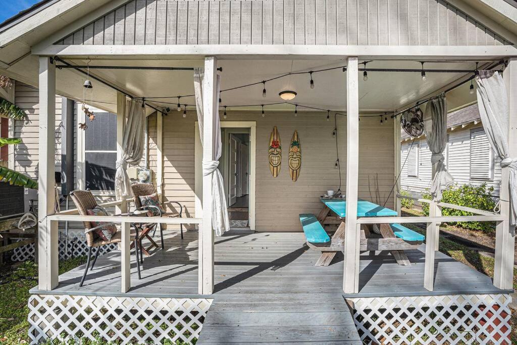 Beachy Bungalow! 2Bd, King Bed Galveston Bagian luar foto