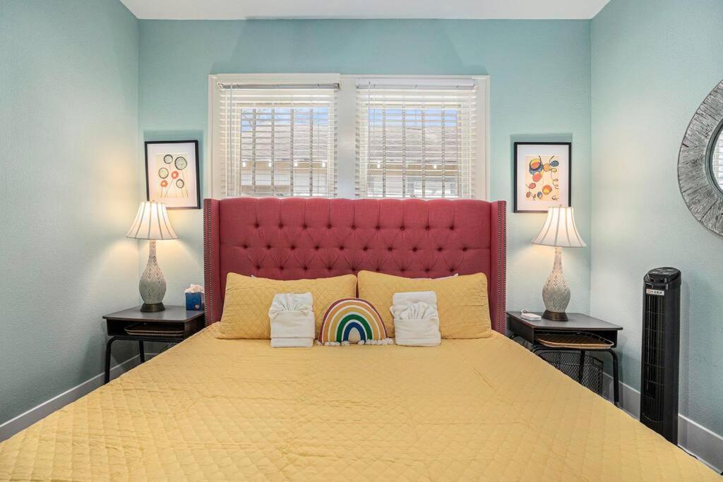 Beachy Bungalow! 2Bd, King Bed Galveston Bagian luar foto